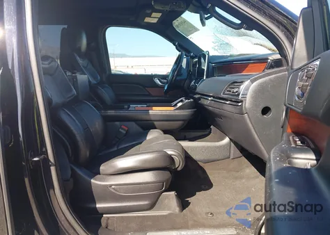 2021 Lincoln Navigator Reserve z USA, uszkodzony, nr VIN 5LMJJ2KT0MEL03009